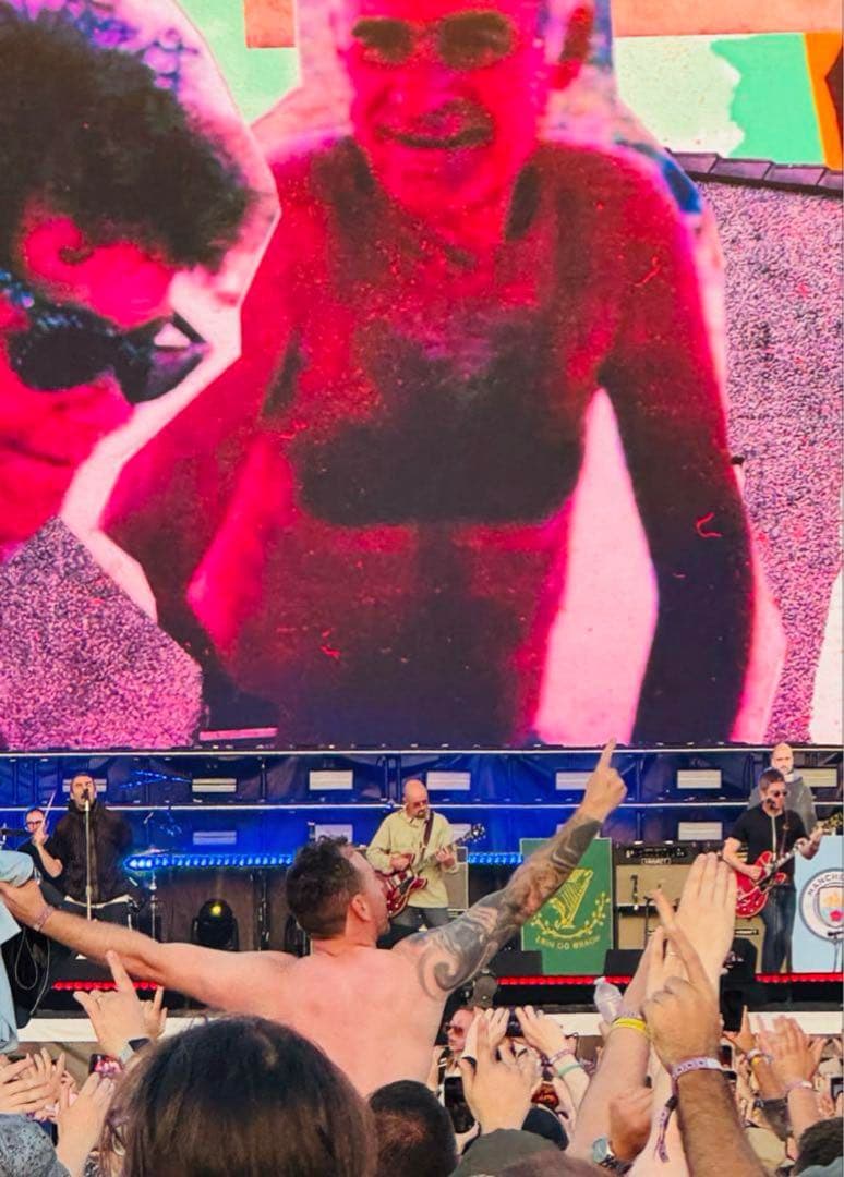 英国購入oasis 来日 正規 2025 スウェットシャツ M - メルカリ