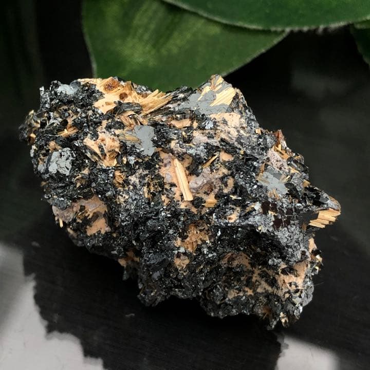 ブラジル産 太陽タイチンゴールドルチル結晶原石 y1304