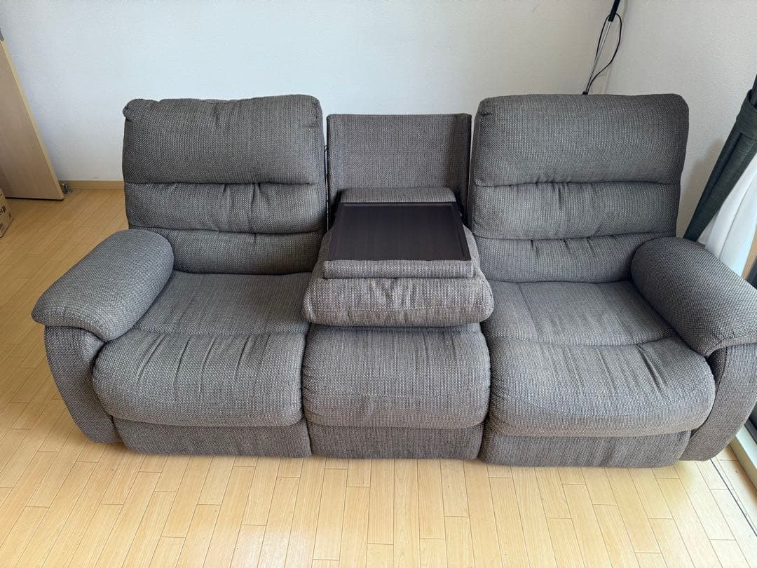 電動リクライニング機能付き3人掛けソファ
