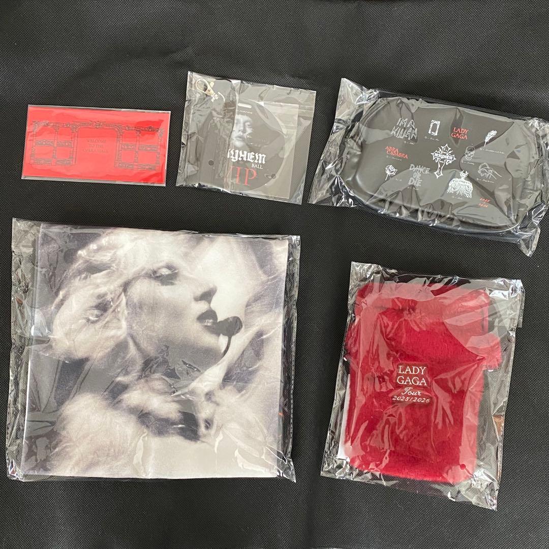 Lady Gaga The MAYHEM Ball VIP GOLDグッズ - メルカリ