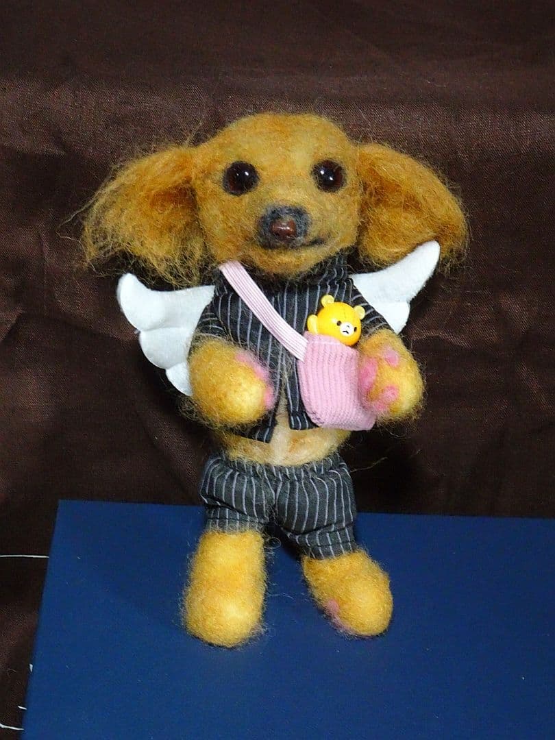 羊毛フェルト 犬 ストライプスーツ