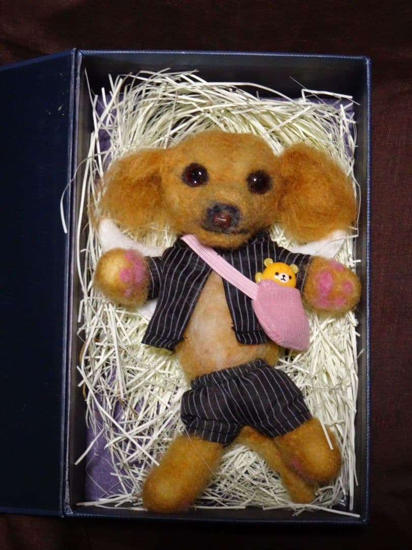 羊毛フェルト 犬 ストライプスーツ