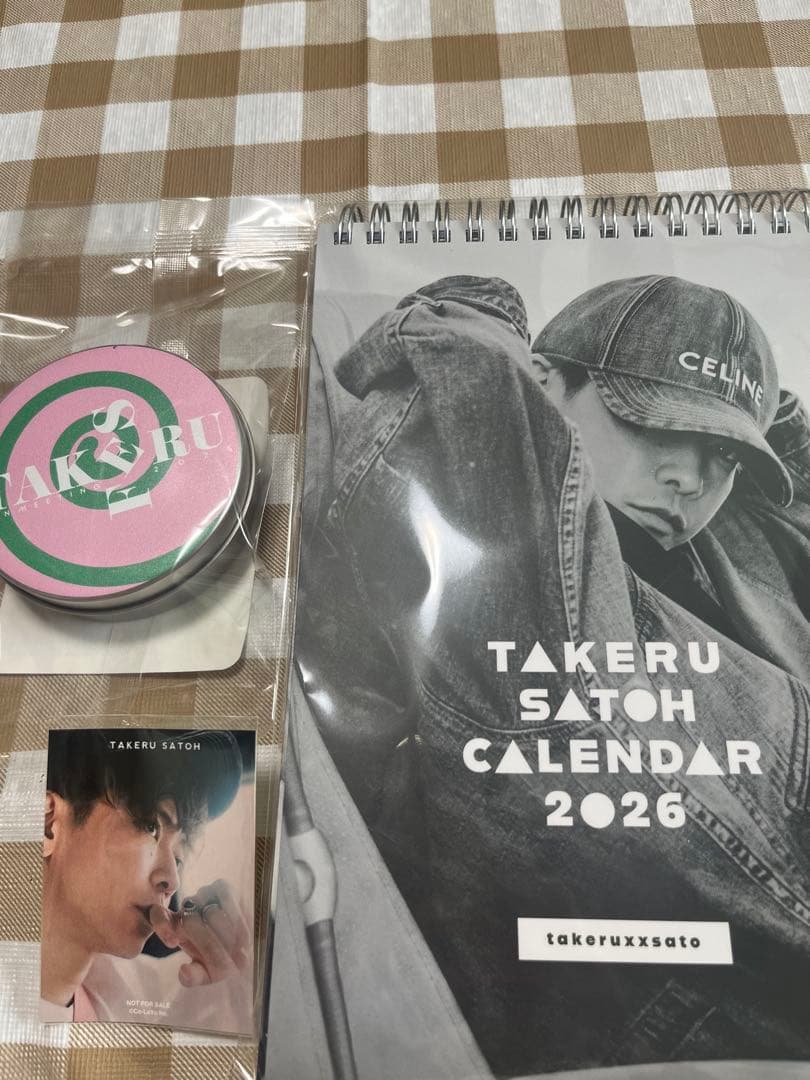 佐藤健 カレンダー 2026 キャンディ缶 非売品ステッカー - メルカリ