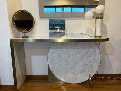 55万 西村心 ドバイ購入 大理石 コンソールテーブル 飾り棚 白