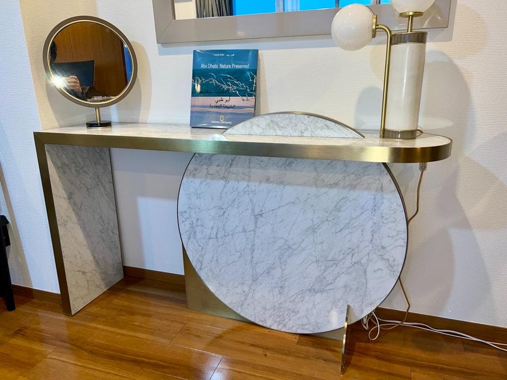 55万 西村心 ドバイ購入 大理石 コンソールテーブル 飾り棚 白