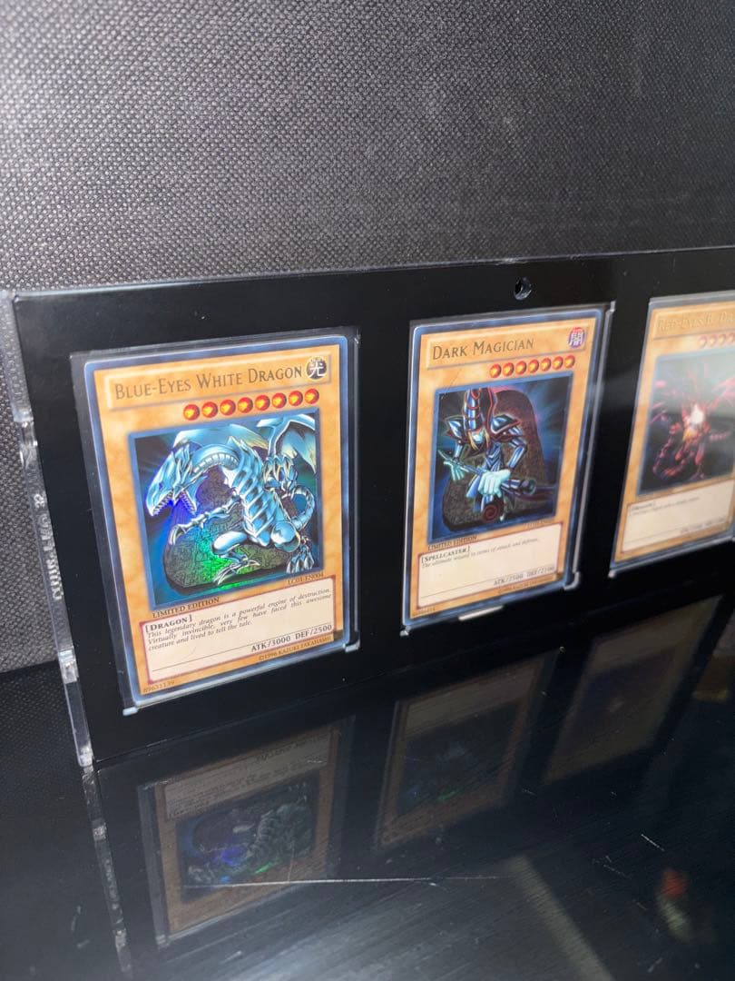 遊戯王 青眼の白龍 真紅眼の黒竜 ブラックマジシャン 2010年限定カード