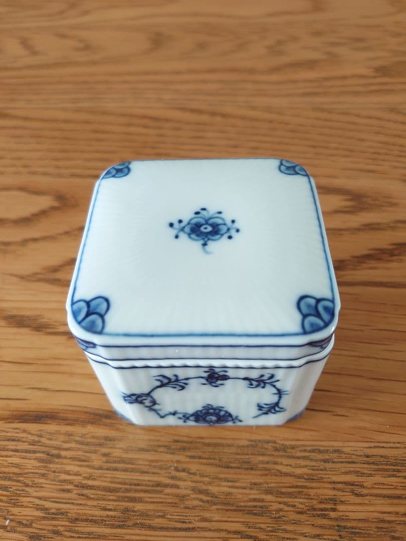 【貴重】ロイヤルコペンハーゲン ボンボニエール スクエア【廃盤】