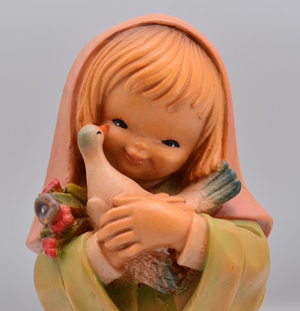 鳩を抱く少女　アンリ　ANRI　木彫り人形　イタリア　高さ15ｃｍ