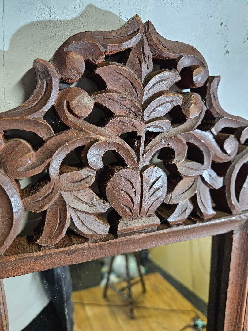 フランスアンティーク 木彫りのウォールミラー 壁掛け 鏡 木製 植物モチーフ
