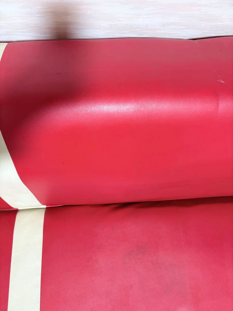 赤と白色のオシャレソファ・ソファベッド