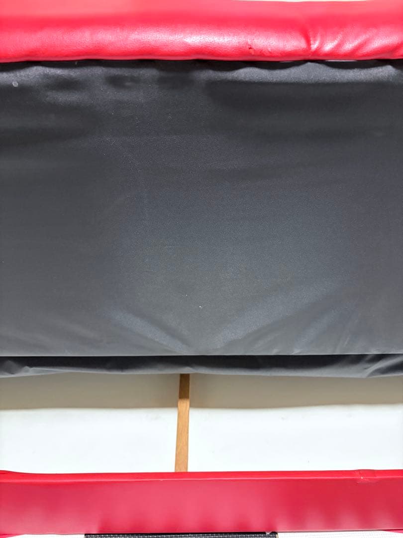 赤と白色のオシャレソファ・ソファベッド