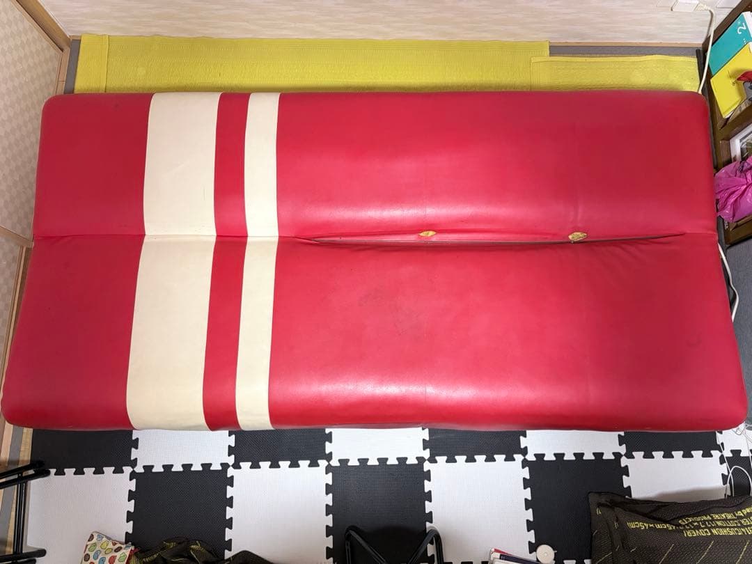 赤と白色のオシャレソファ・ソファベッド