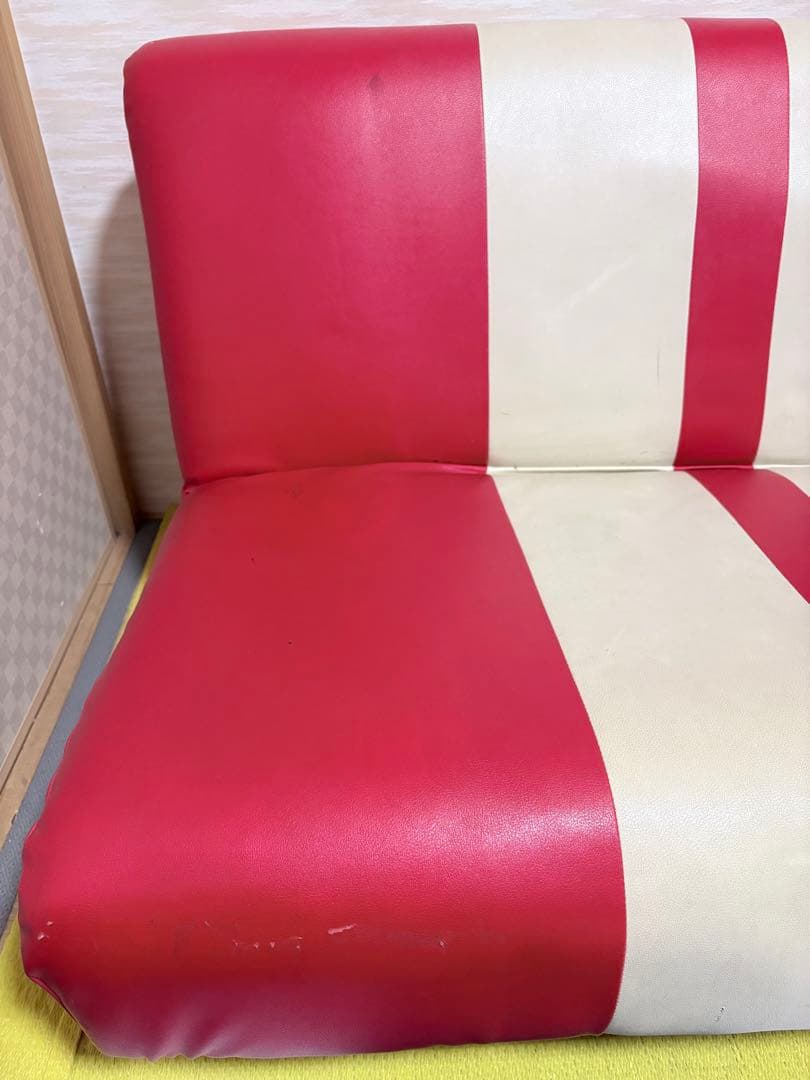 赤と白色のオシャレソファ・ソファベッド