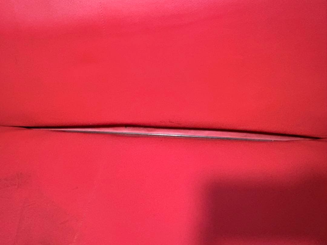 赤と白色のオシャレソファ・ソファベッド