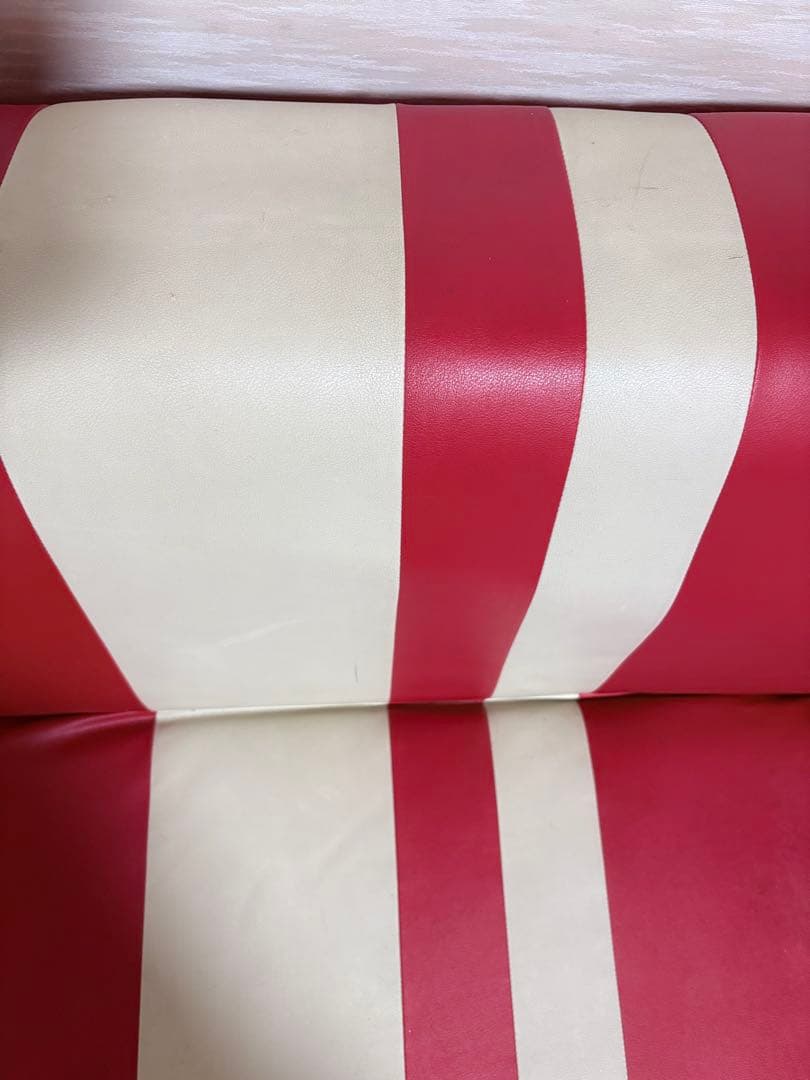 赤と白色のオシャレソファ・ソファベッド