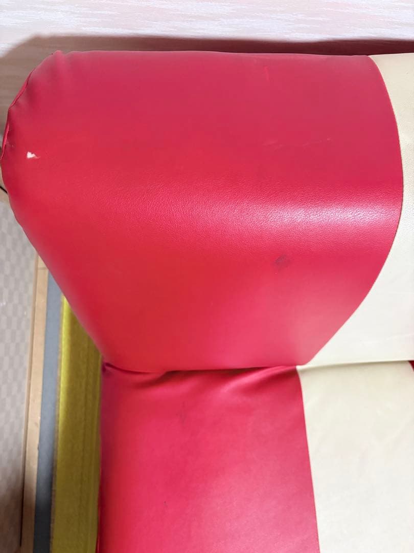 赤と白色のオシャレソファ・ソファベッド