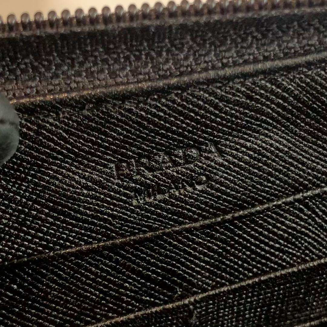 PRADA プラダ　長財布　黒　サフィアーノ