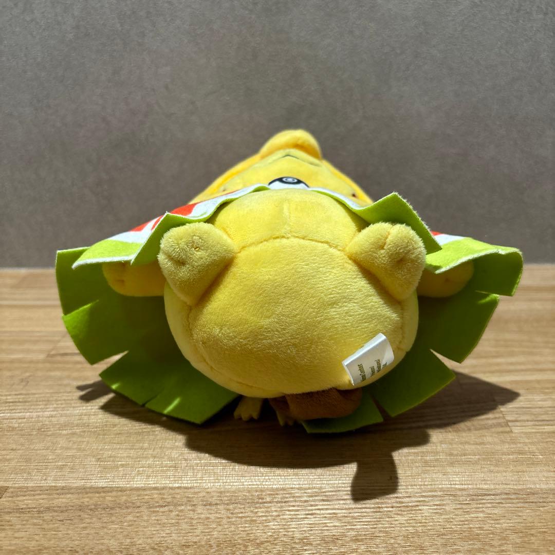 廃盤/2016年】ホウオウのポンチョを着たピカチュウ ぬいぐるみ - メルカリ