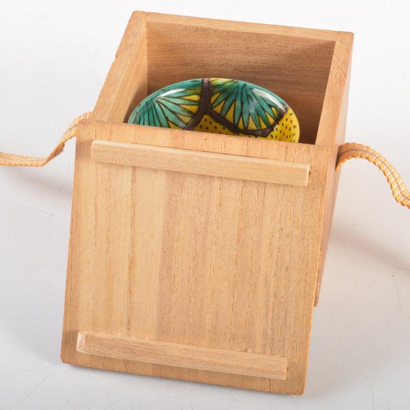 九谷焼 青手九谷 青泉窯 北出不二雄作 ぬりうめ手 蝶文盃 共箱 C R6966