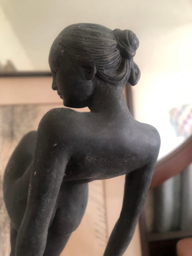 レアなモダンアート　フィギュア『飛躍する女性』コレクターズアイテム