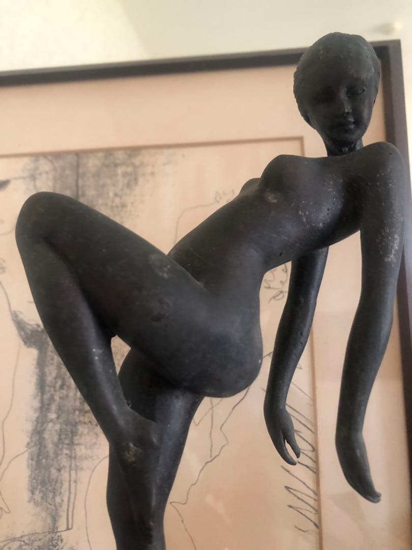 レアなモダンアート　フィギュア『飛躍する女性』コレクターズアイテム