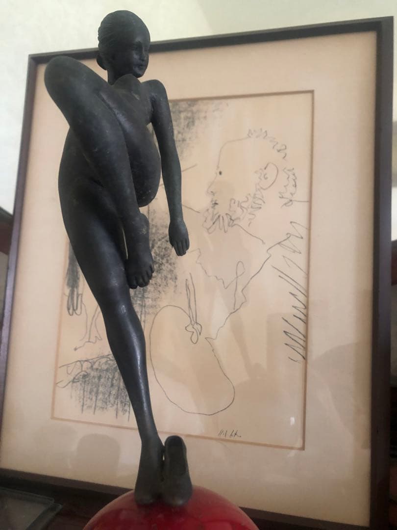 レアなモダンアート　フィギュア『飛躍する女性』コレクターズアイテム