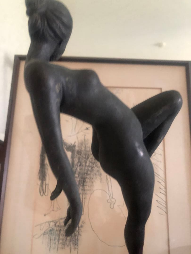 レアなモダンアート　フィギュア『飛躍する女性』コレクターズアイテム