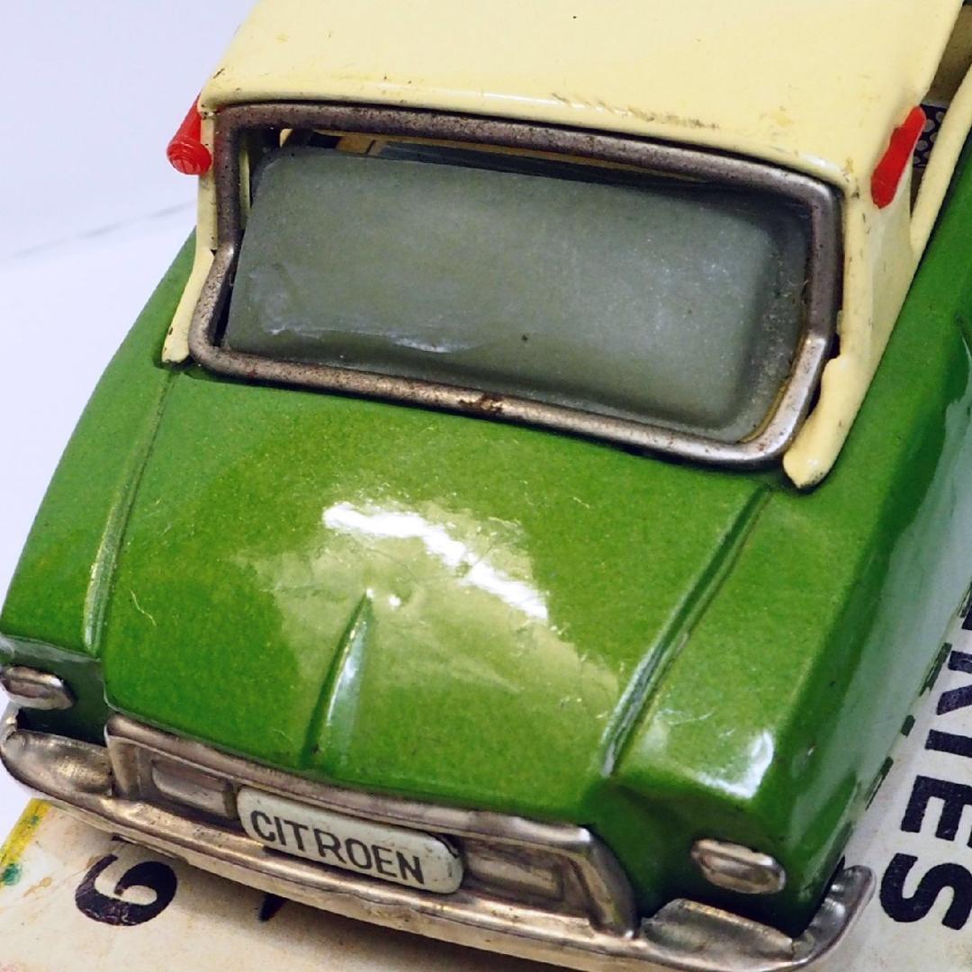 萬代屋【 シトロエンDS19黄緑】ブリキ tin toy car【箱はコピー】