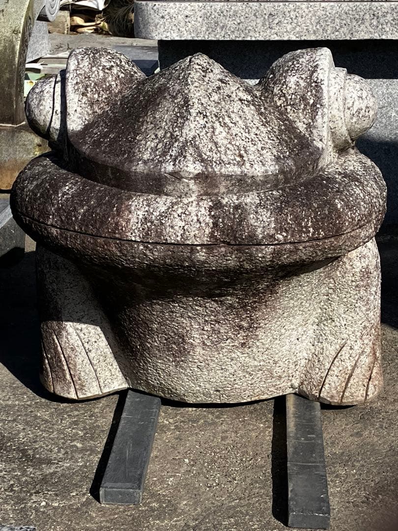 【引き取り限定】約400kg 縁起物 かえるの石像 / 金運・無事帰る/庭石