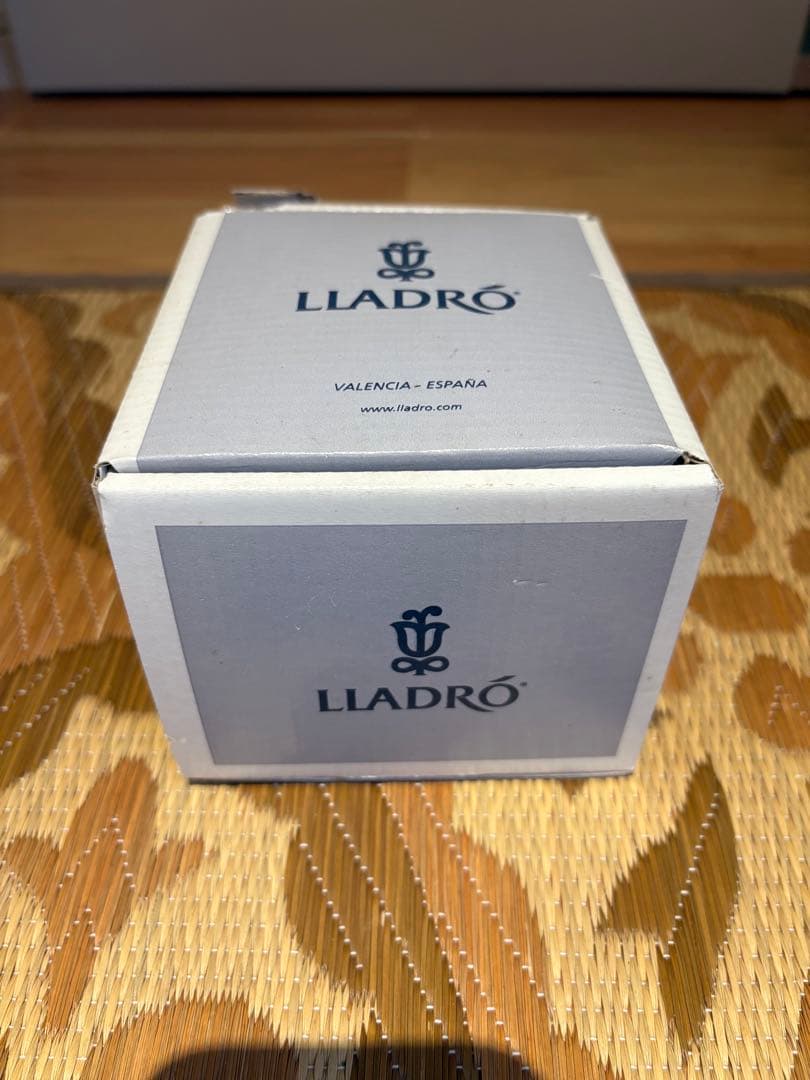 LLADRO】驚いた仔猫ちゃん 専用箱付き - メルカリ