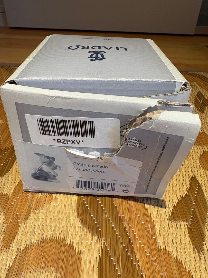 LLADRO】驚いた仔猫ちゃん 専用箱付き - メルカリ