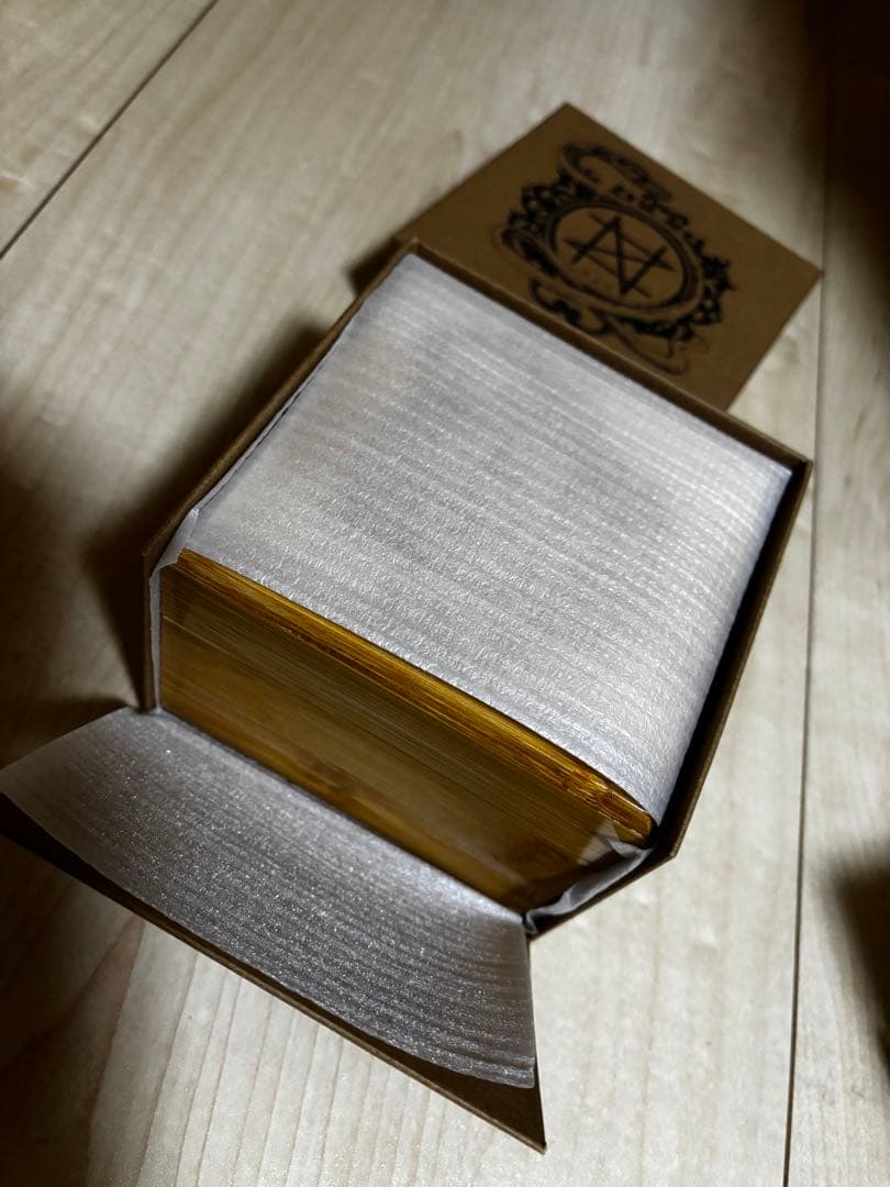 腕時計　NOZクォーツモデル グリーンストロベリークォーツ 42mm