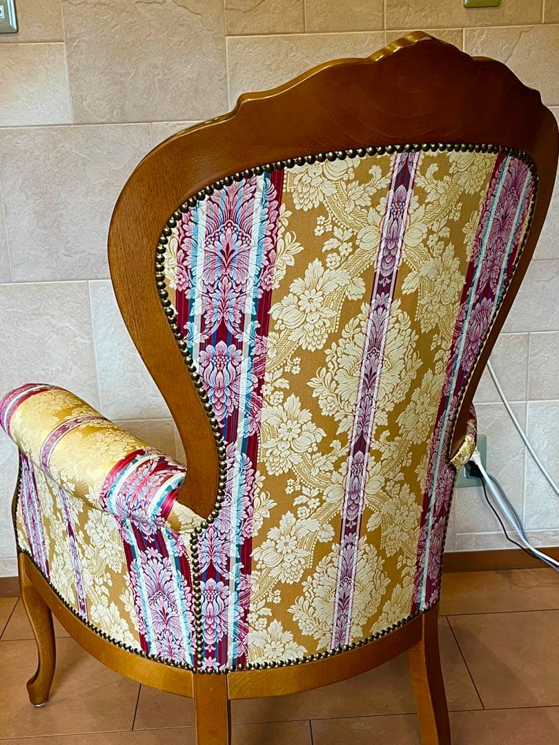 イタリア製のエレガントな1人掛けソファ超美品