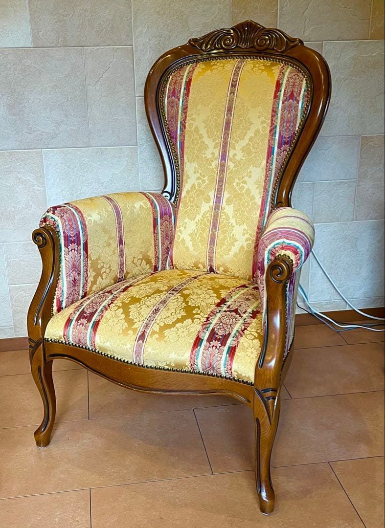 イタリア製のエレガントな1人掛けソファ超美品