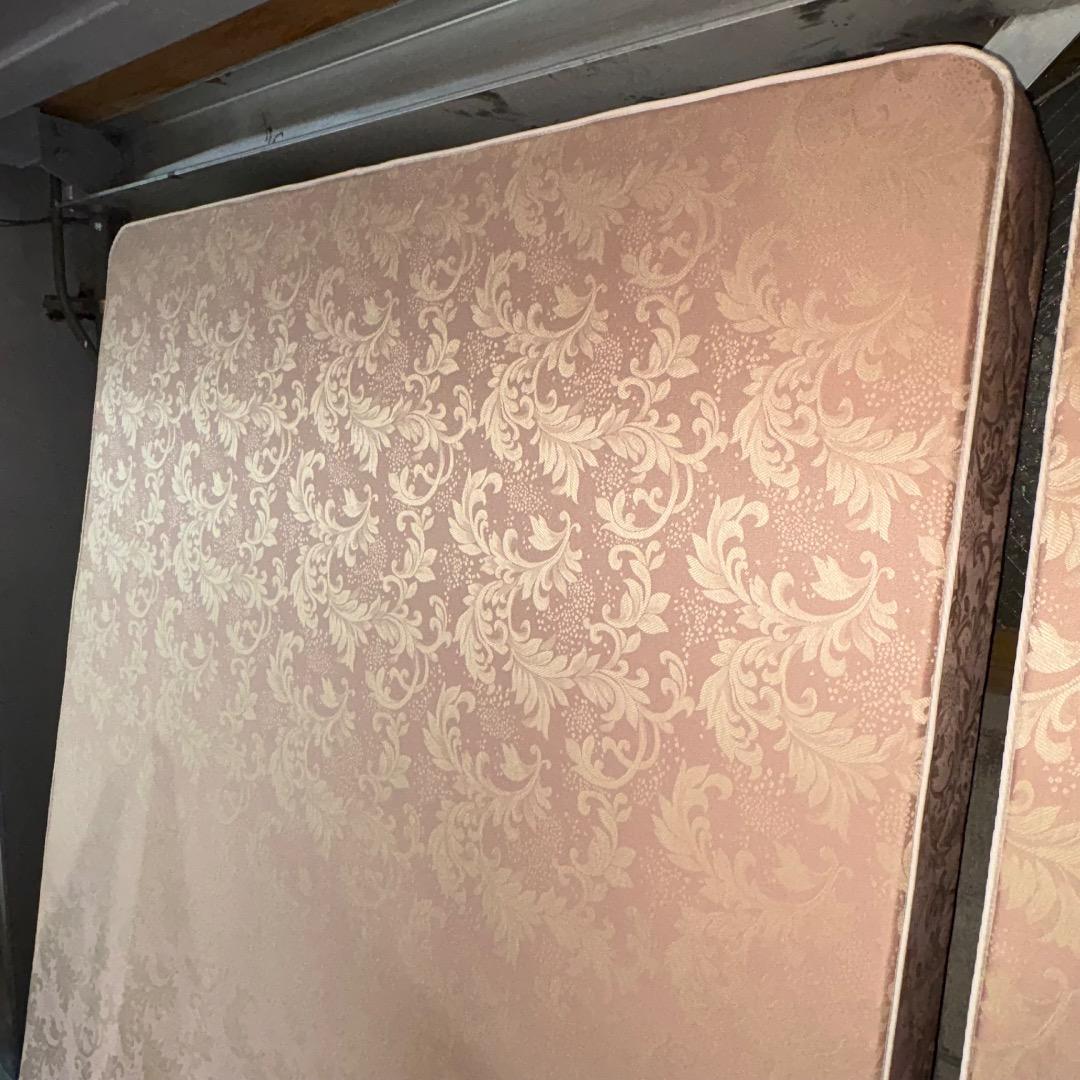 SIMMONS シモンズ BOX SPRING クイーンサイズベッド②