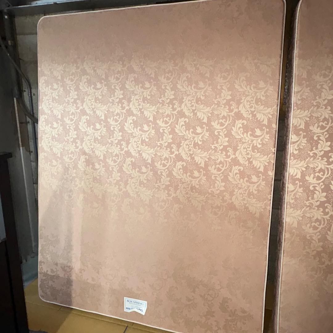 SIMMONS シモンズ BOX SPRING クイーンサイズベッド②