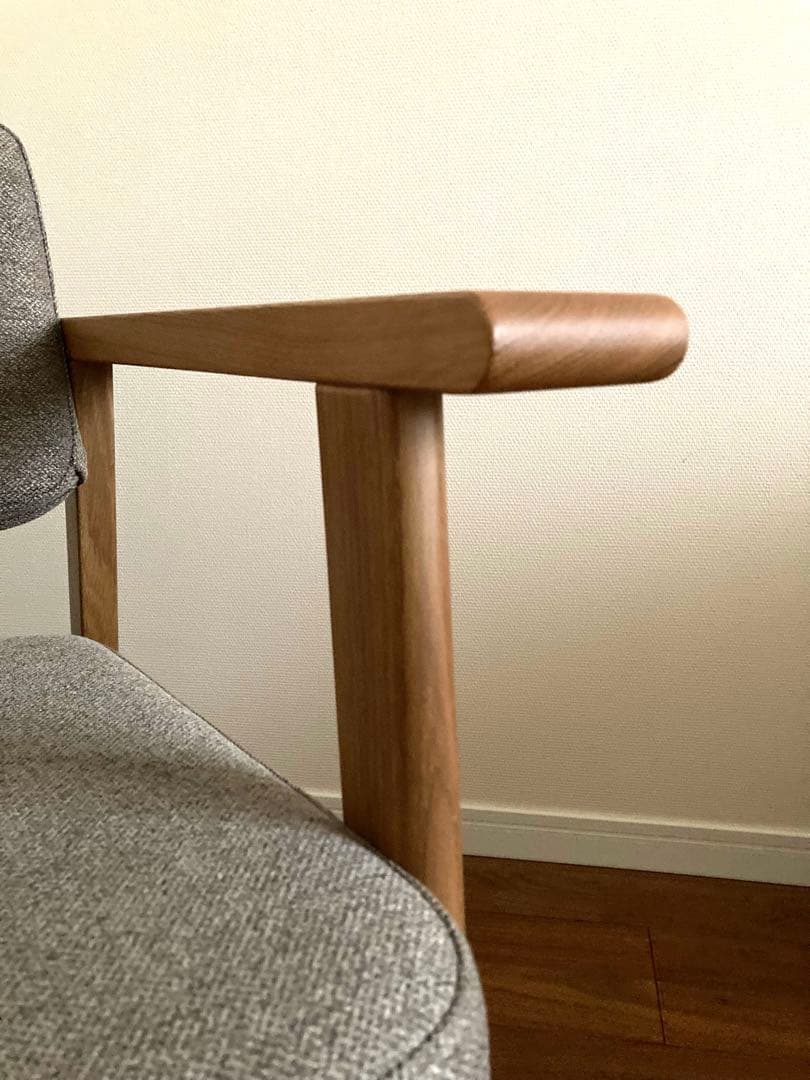 美品】～間もなく出品終了～無印良品 木製アームチェア 張地：ライト