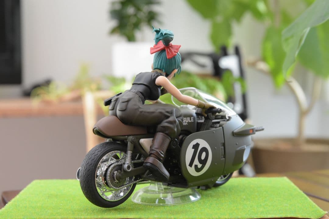 塗装済完成品 ドラゴンボール ブルマの可変式バイク - メルカリ