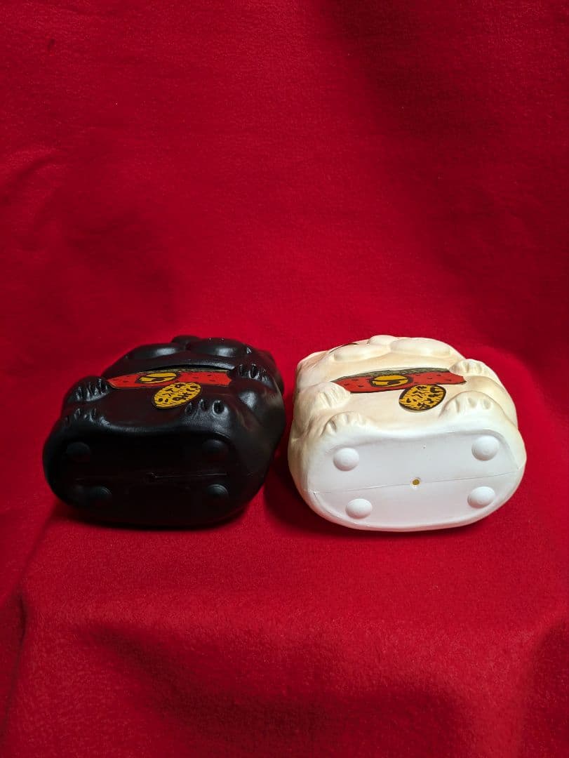 黒白招き猫　プラスチック　貯金箱