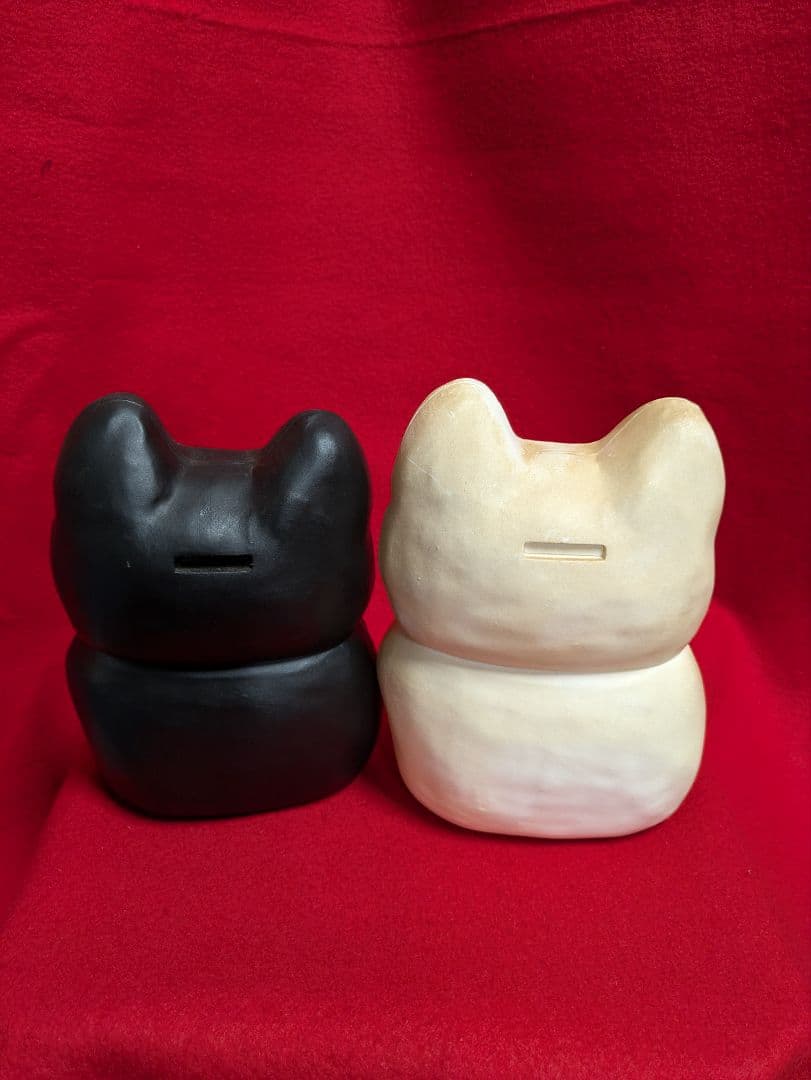黒白招き猫　プラスチック　貯金箱