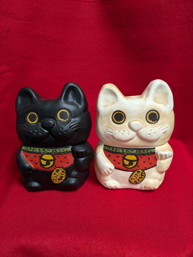 黒白招き猫　プラスチック　貯金箱