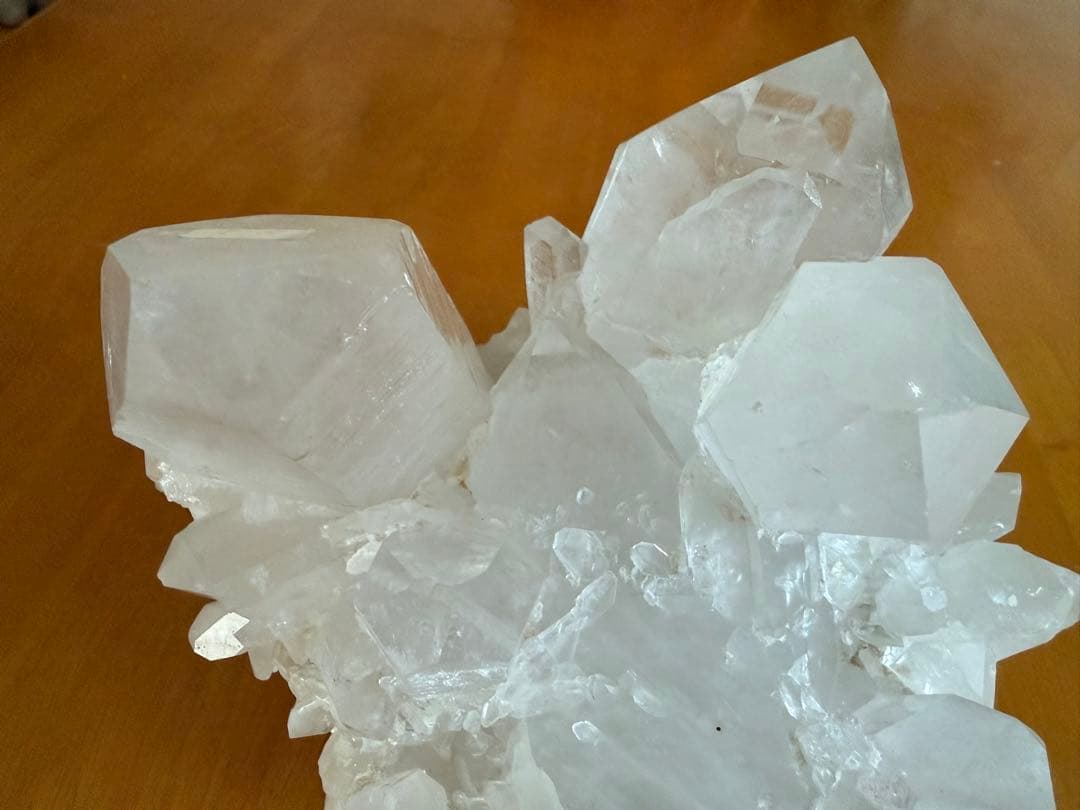 tomokazuです 水晶　クラスター　5188g