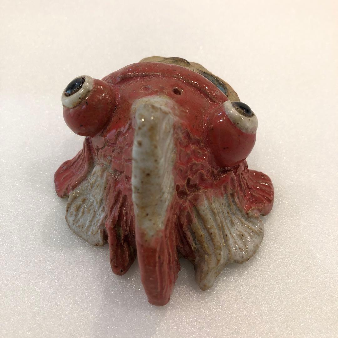 【新品】人気作家 岡村洋子 猫かぶりシリーズ 金魚 赤 置物 焼き物