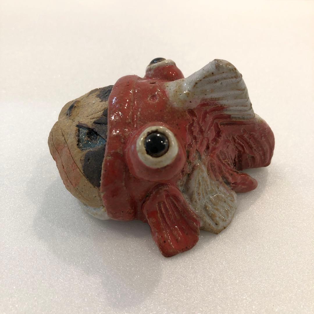 【新品】人気作家 岡村洋子 猫かぶりシリーズ 金魚 赤 置物 焼き物