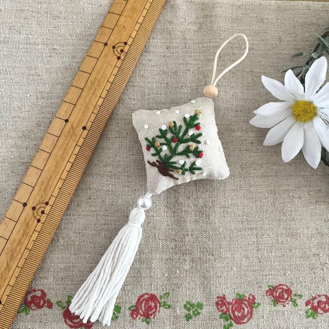 2311-39 タッセルスクエアサシェ 香り袋  クリスマスツリー もみの木 雪