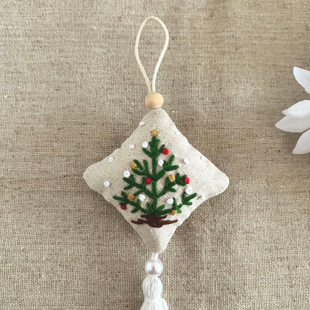 2311-39 タッセルスクエアサシェ 香り袋  クリスマスツリー もみの木 雪
