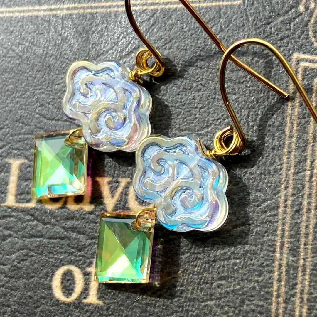 明日は晴れるかな？雲と光の ピアスorイヤリング ホワイト