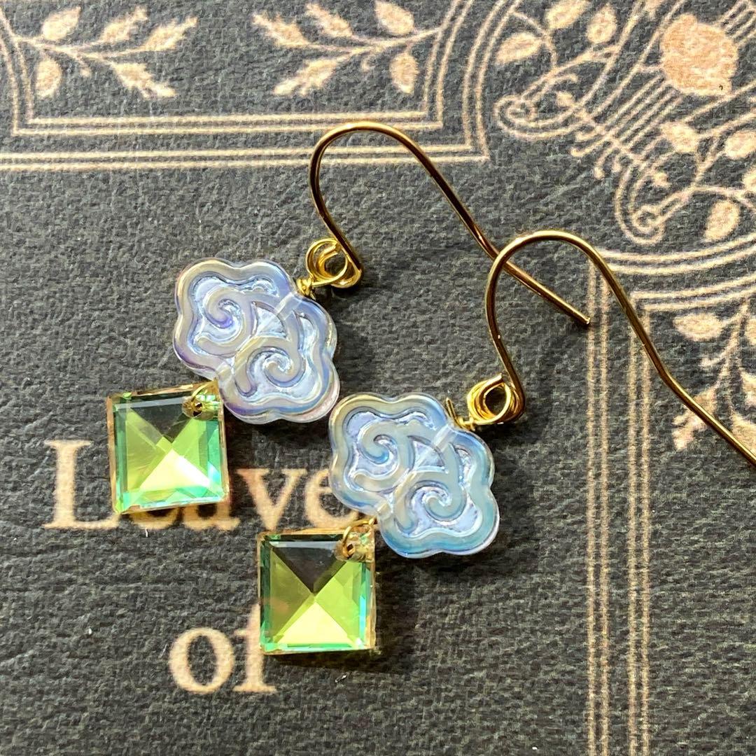 明日は晴れるかな？雲と光の ピアスorイヤリング ホワイト