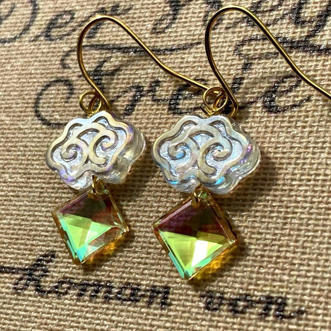 明日は晴れるかな？雲と光の ピアスorイヤリング ホワイト