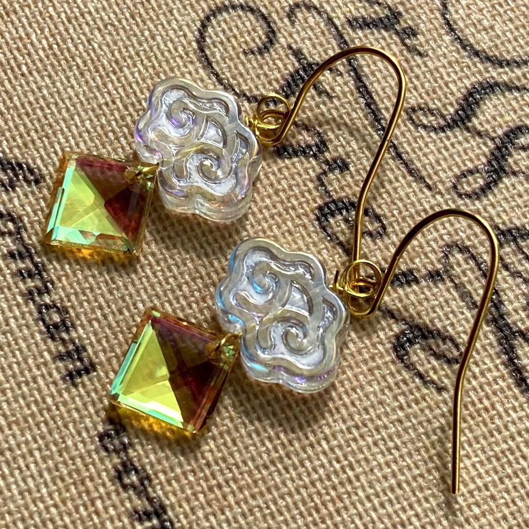 明日は晴れるかな？雲と光の ピアスorイヤリング ホワイト